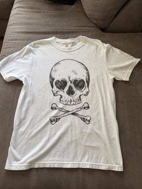 White Graphic Skull & Crossbones Crew Neck T-Shirt - NEW!